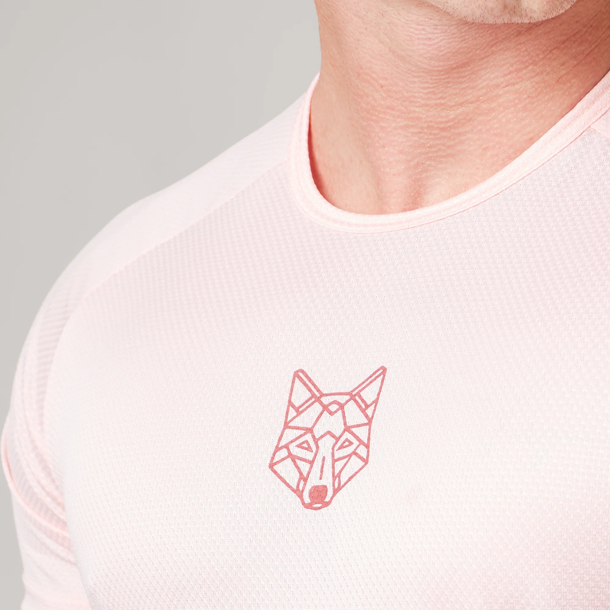 Camiseta Dry Fit Lobo Geométrico Rosa Claro - Image 2