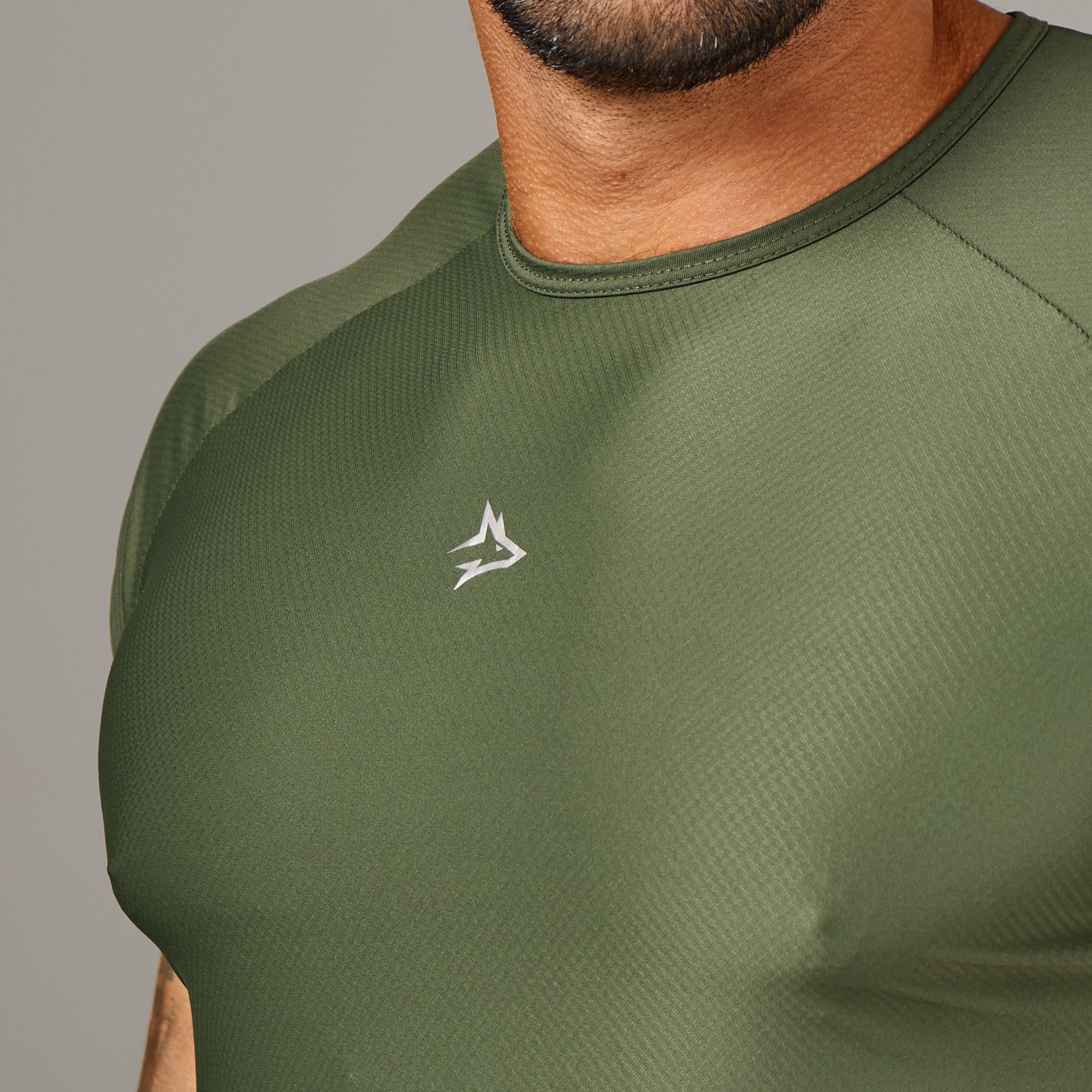 Camiseta Poliamida Core Lupus Verde Musgo - Image 2